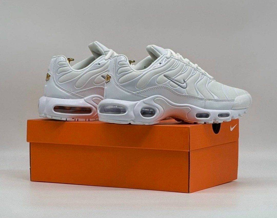 кроссовки nike air max tn plus,nike air max plus tn мужские кроссовки белые,nike air max tn plus white,кроссовки,кроссовки nike air max tn plus мужские