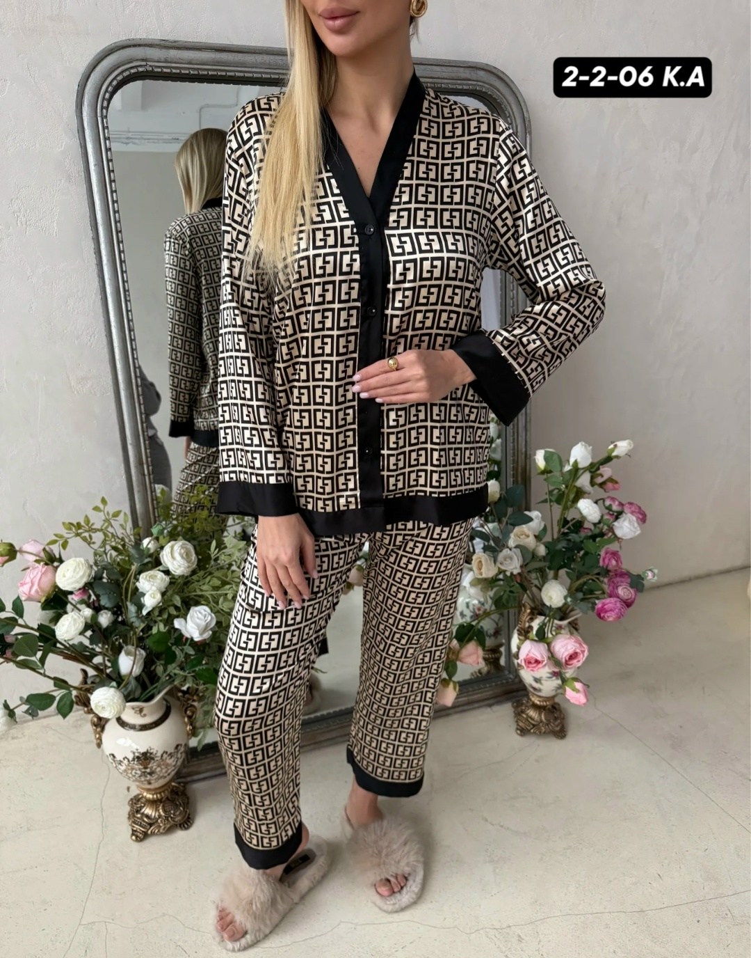 пижама фенди,пижама женская со штанами и рубашкой,пижама женская стильная с брюками,пижама шелковая фенди,пижама женская