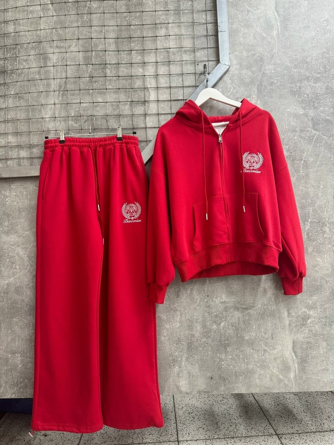 спортивные костюмы женские,женский красный костюм miu miu,спортивные костюмы на флисе,cпортивный костюм женский на флисе,женский костюм