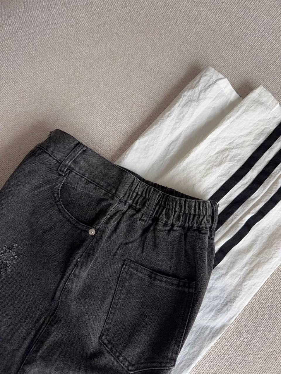 комбинированные джинсы,джинсы в полоску,джинсы модные,джинсы широкие,джинсы с лампасами