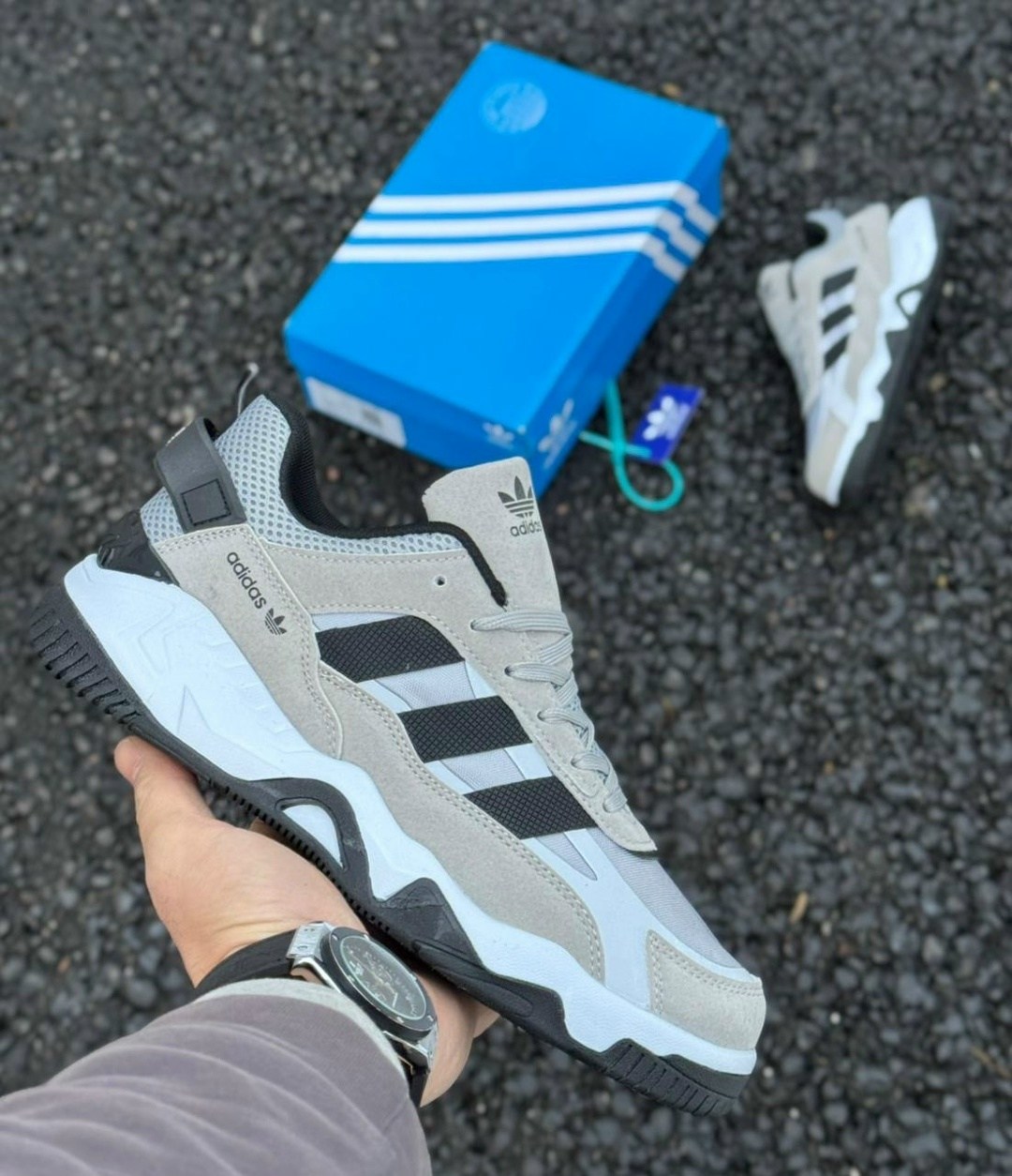 кроссовки adidas,кроссовки женские adidas,кроссовки,кроссовки адидас белые с черными полосками,кроссовки мужские adidas