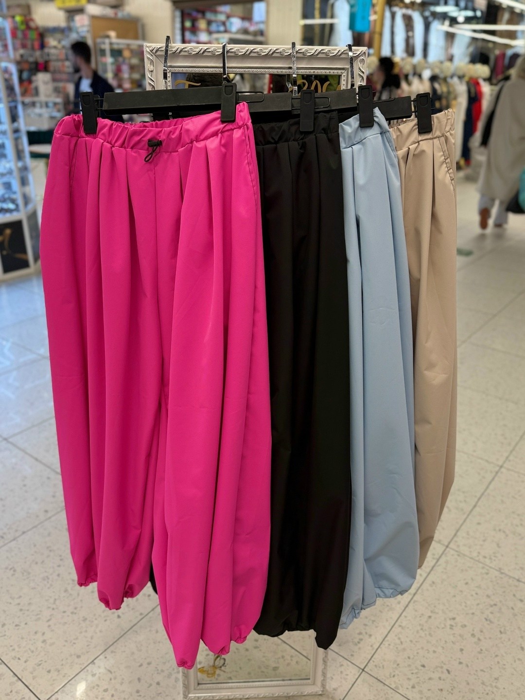 брюки модные,широкие брюки,бежевые брюки,широкие женские брюки,брюки джоггеры