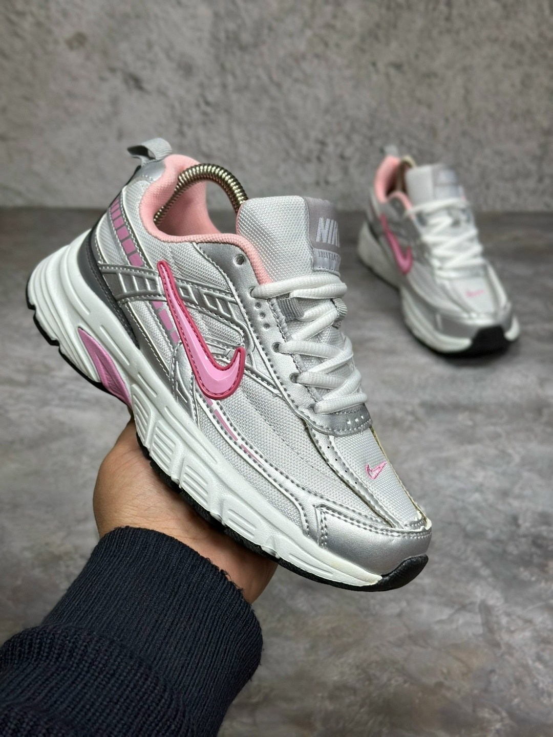 кроссовки nike initiator,женские беговые кроссовки initiator от finish line nike белый,кроссовки nike,кроссовки женские nike initiator белые,кроссовки