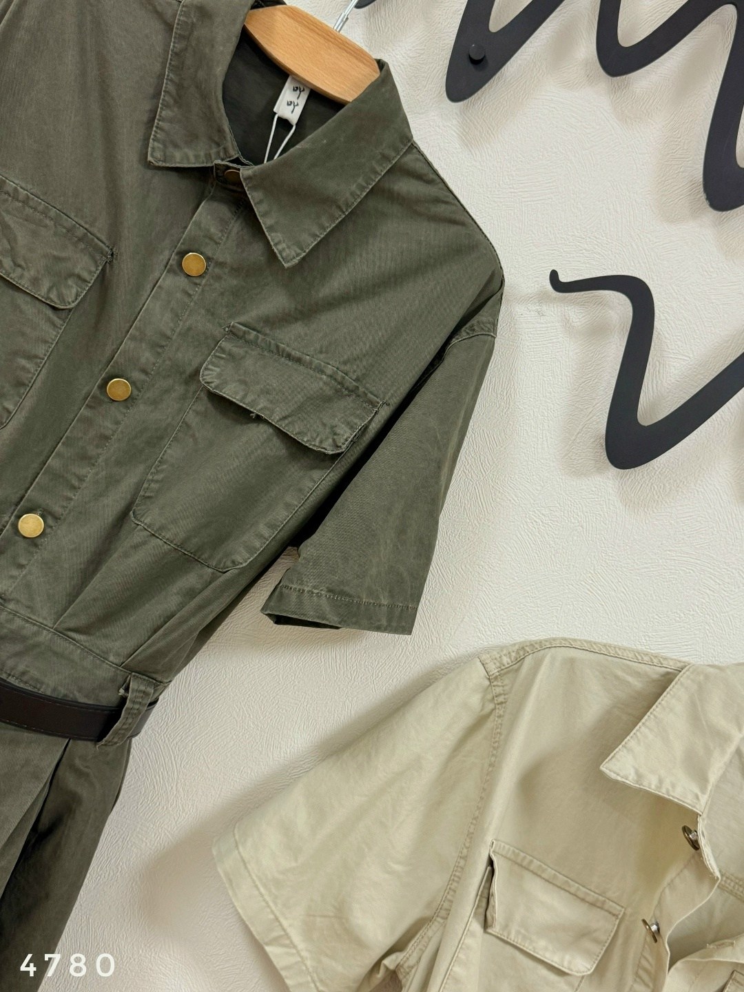 платье в стиле сафари,платье сафари,платье с поясом,платье модели,платье в стиле