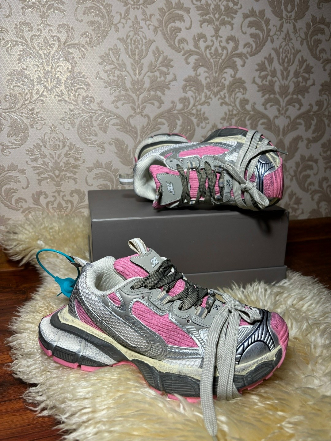 кроссовки женские balenciaga,серо-розовые женские кроссовки 3xl balenciaga,женские кроссовки balenciaga 3xl серебристые с розовым,кроссовки balenciaga,