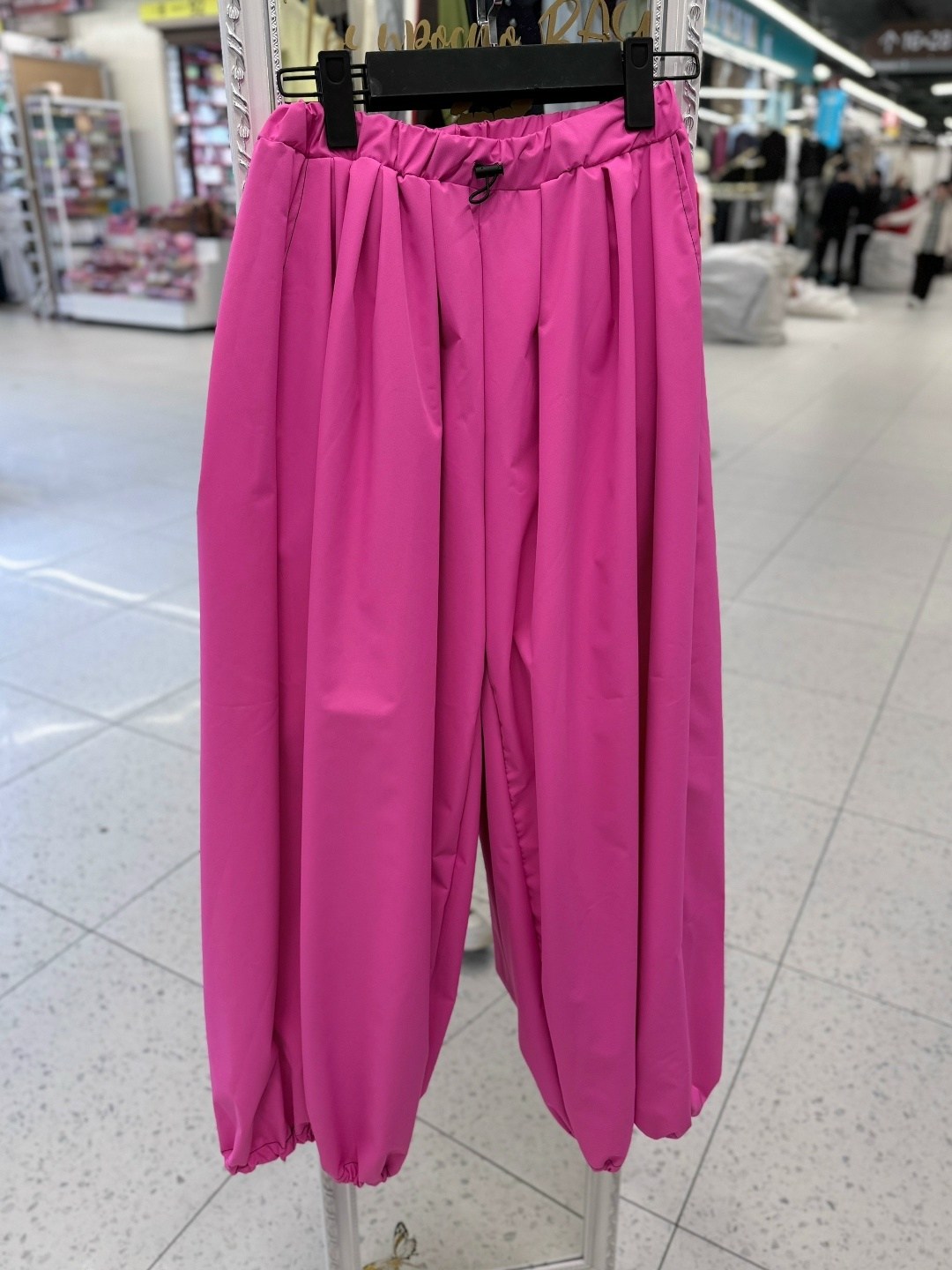 брюки модные,широкие брюки,бежевые брюки,широкие женские брюки,брюки джоггеры