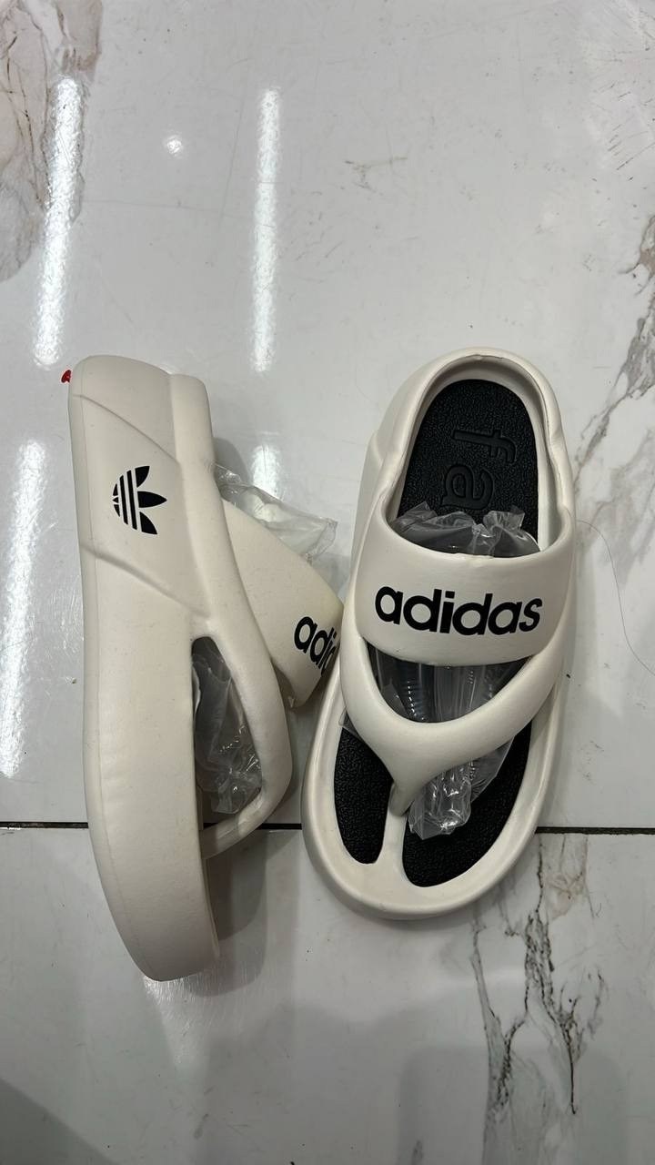 шлепанцы adidas,adidas тапочки,,adidas сланцы,шлепки женские