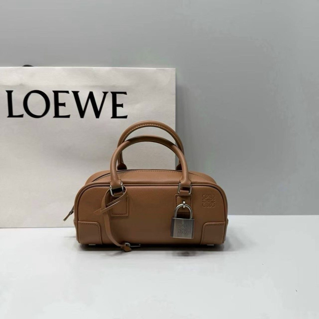 loewe сумка,сумка женская loewe кожаная с ручками,женская сумка,сумка loewe классическая,модная сумка