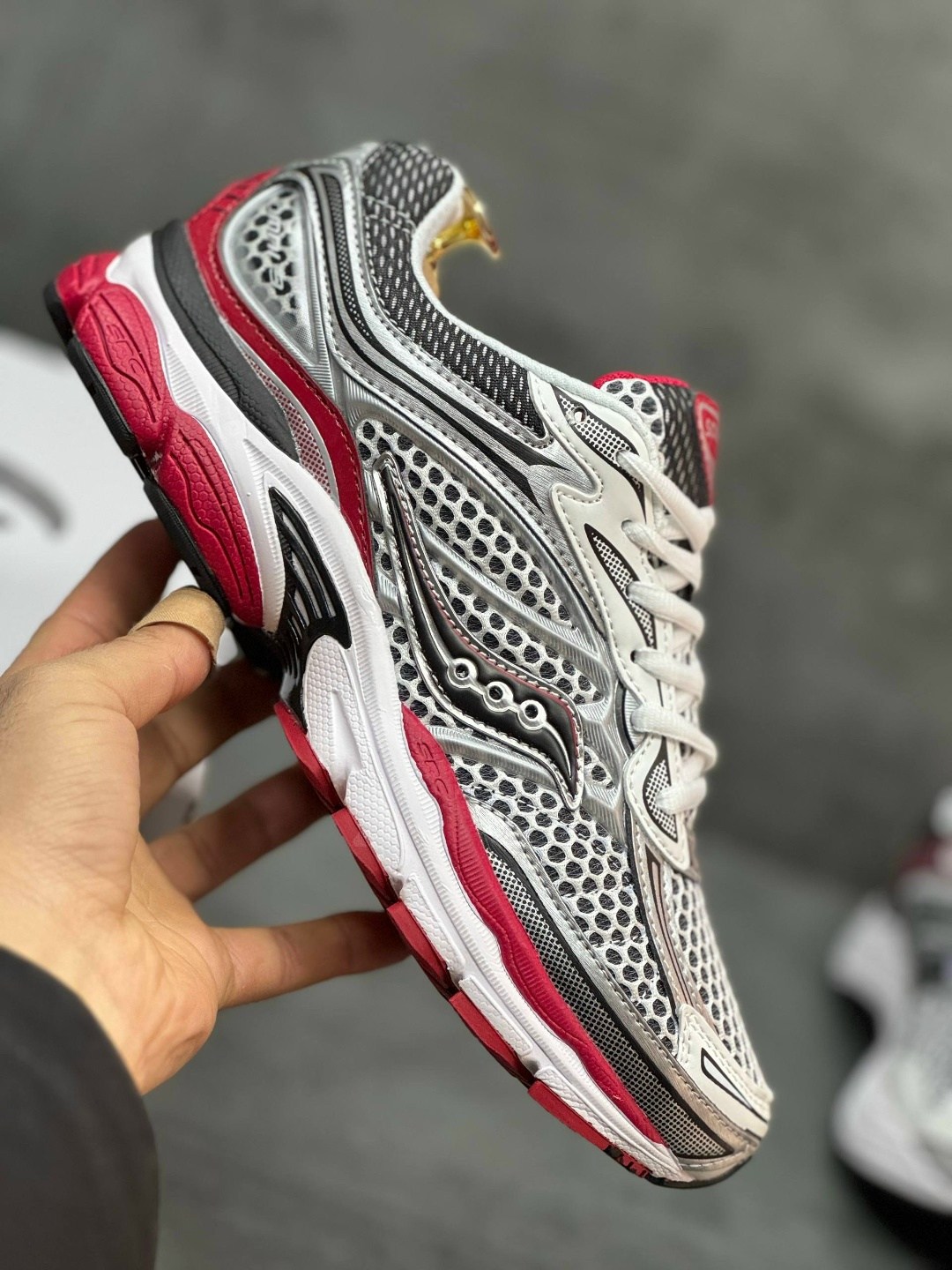 кроссовки saucony progrid omni 9,saucony progrid omni 9,кроссовки saucony,кроссовки,saucony progrid triumph 4