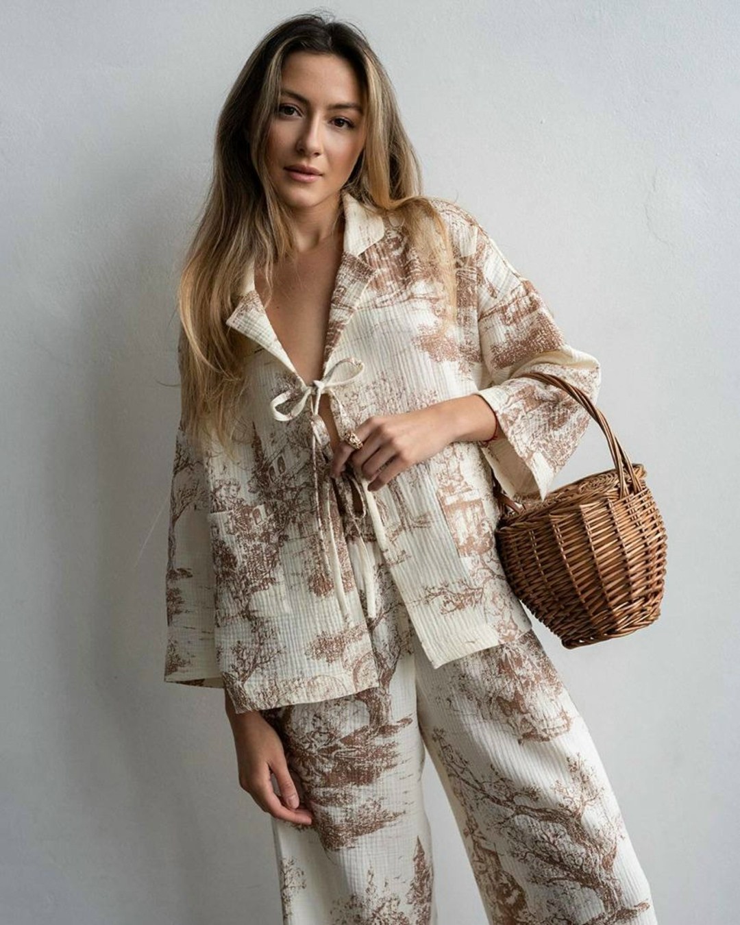 костюм брючный в пижамном стиле,костюмы брючные,костюм в пижамном стиле,костюм с брюками,пижамные костюмы