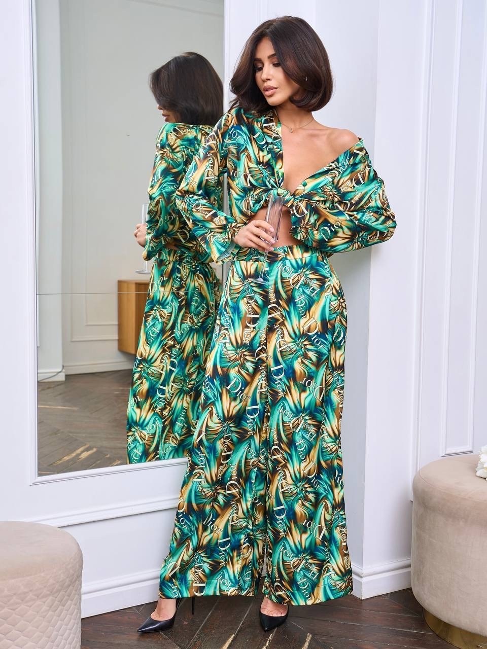 шелковый костюм в пижамном стиле,костюм в пижамном стиле зеленый,костюм с брюками,костюм в пижамном стиле,костюм брючный пижамный dana ricca