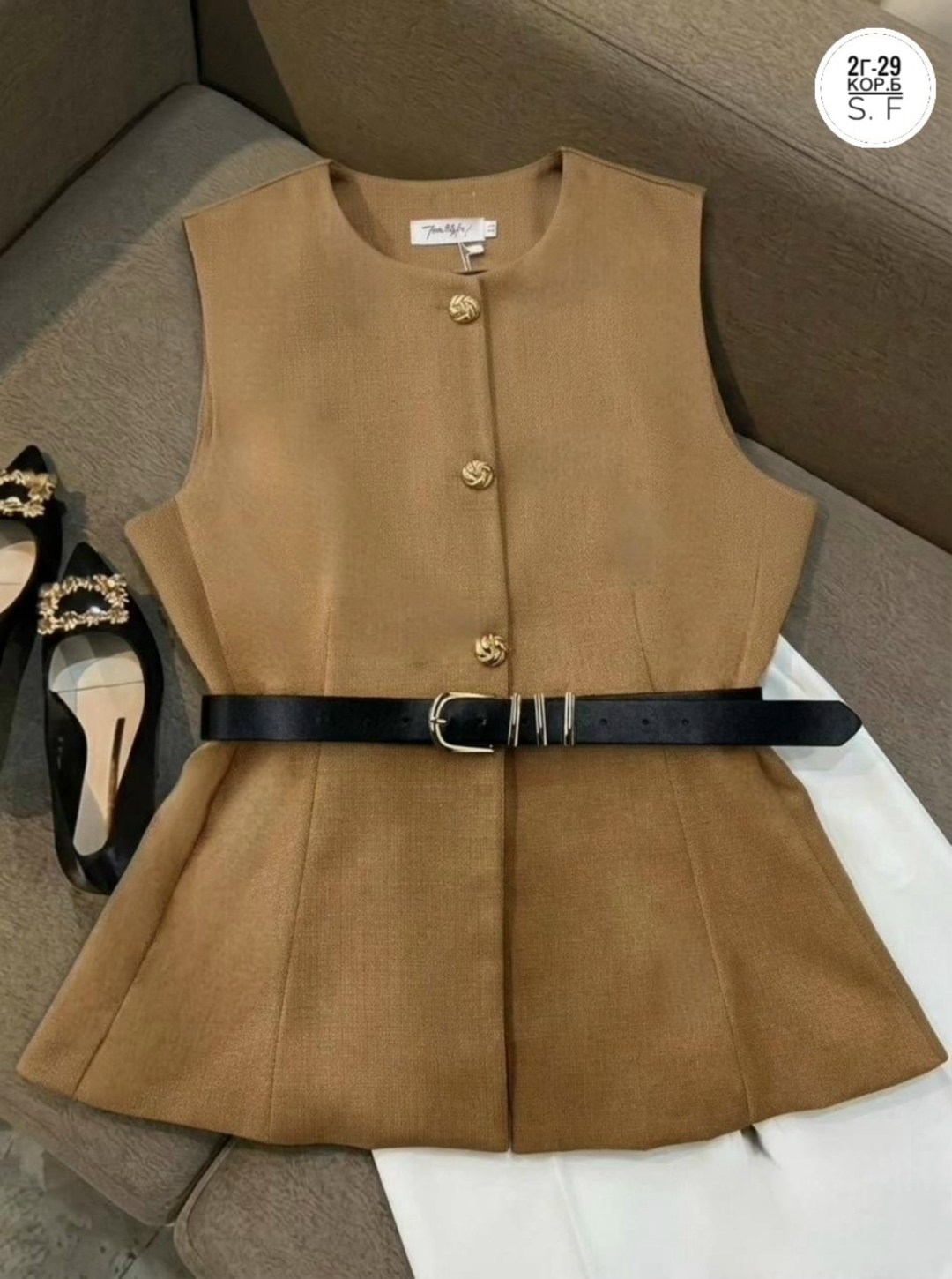 женские жилеты,женская жилетка,жилет из костюмной ткани,стильный жилет,приталенный жилет