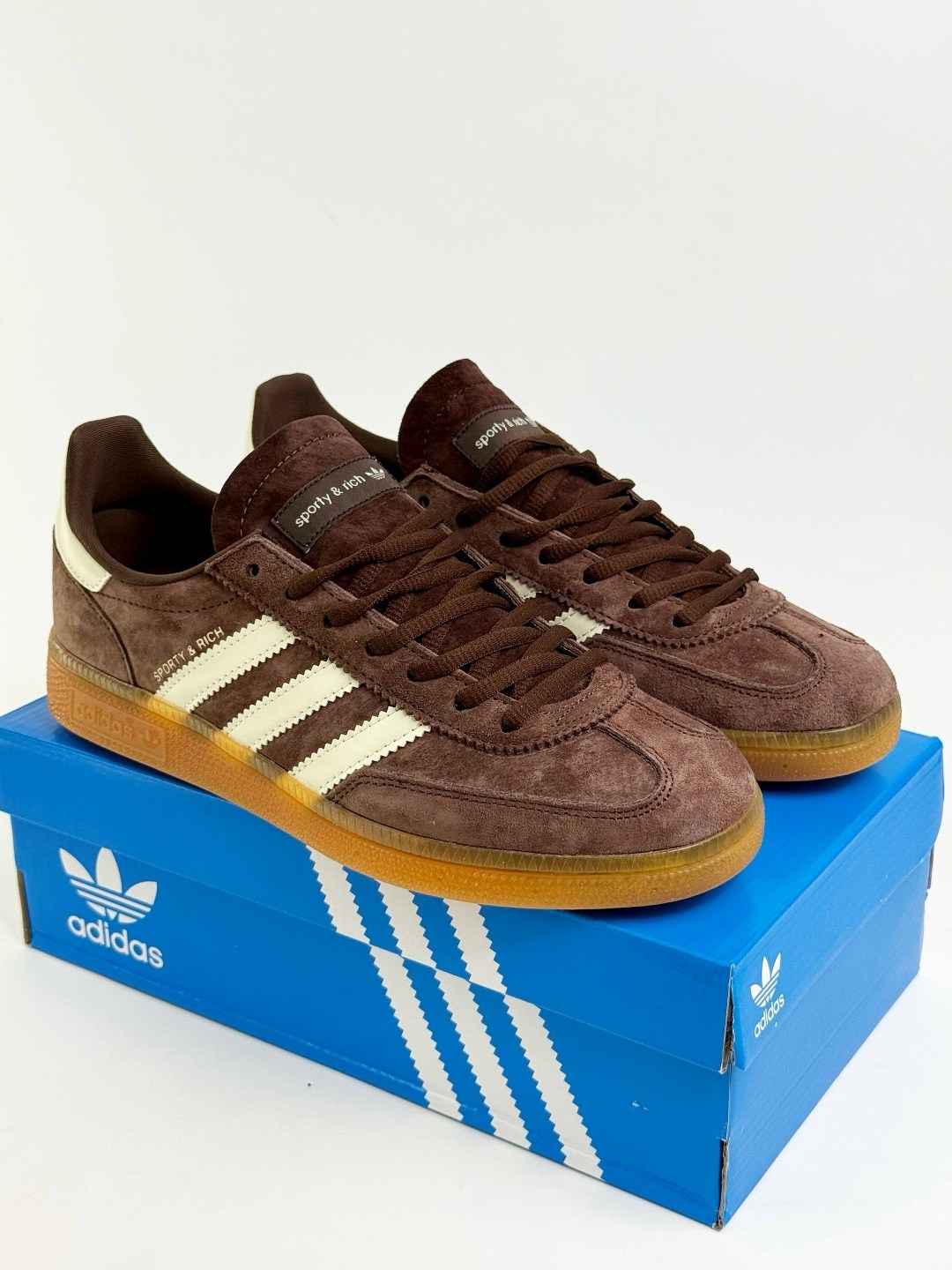 кроссовки adidas handball spezial sporty & rich brown кеды adidas samba 430107665,кроссовки adidas handball spezial sporty & rich на шнурках,кроссовки adidas handball spezial sporty & rich brown,кросс
