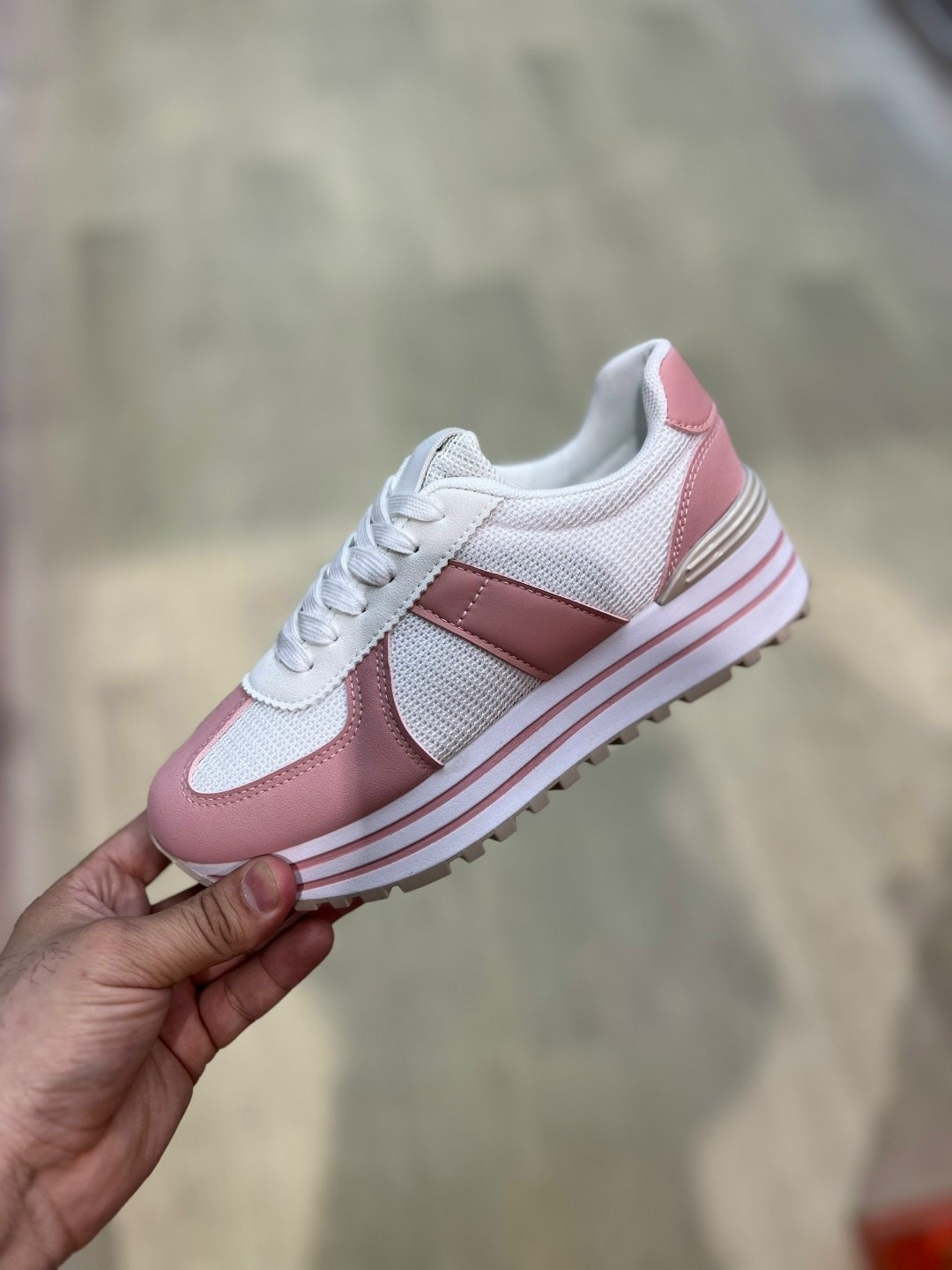 женские кроссовки,кроссовки,кроссовки для женщин,кроссовки модные,повседневные кроссовки