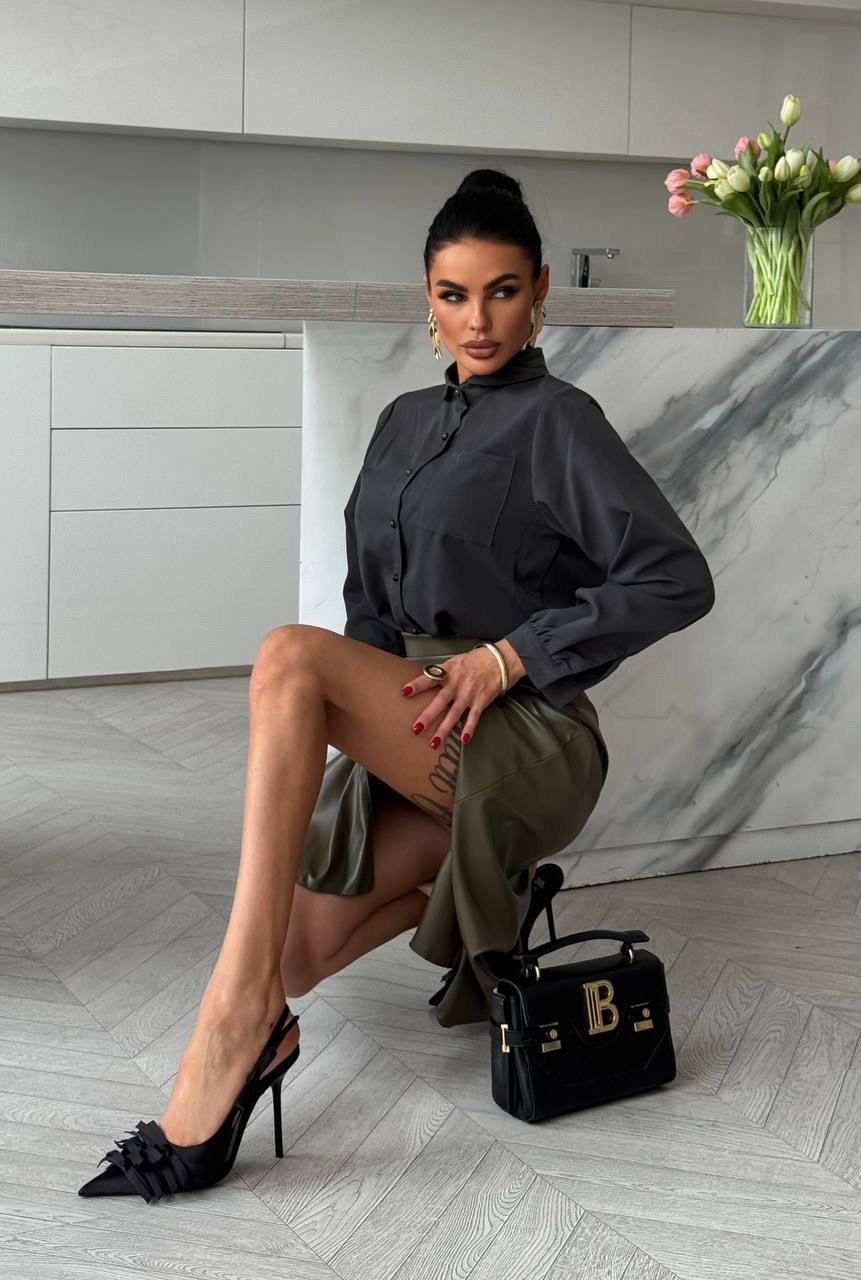 кожаная юбка,стильные костюмы,юбка кожаная макси с разрезом,юбка кожаная миди с разрезом,юбка с рубашкой