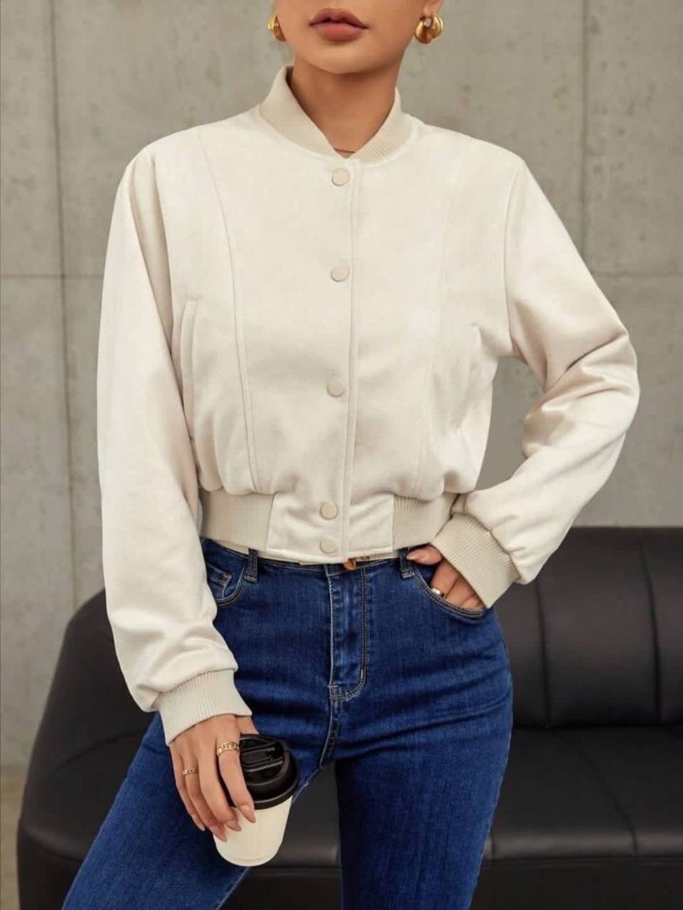 стильный бомбер,куртка бомбер,куртка женская бежевая,куртка женская молочная,куртка стильная