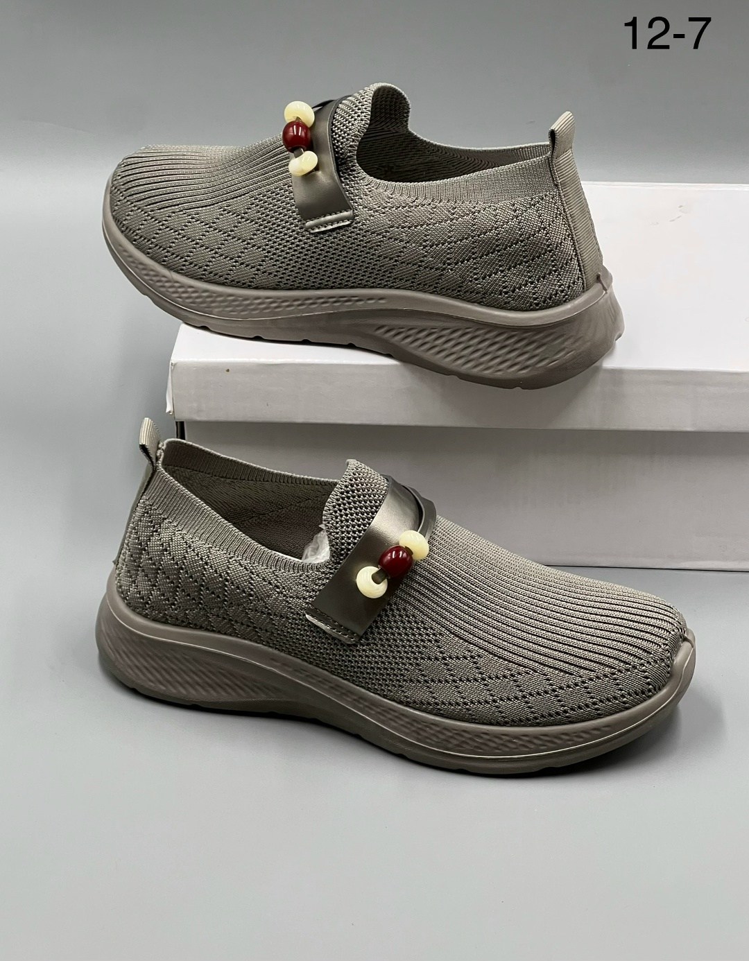 ,женская ,кроссовки женскиe,слипоны женские,повседневные кроссовки