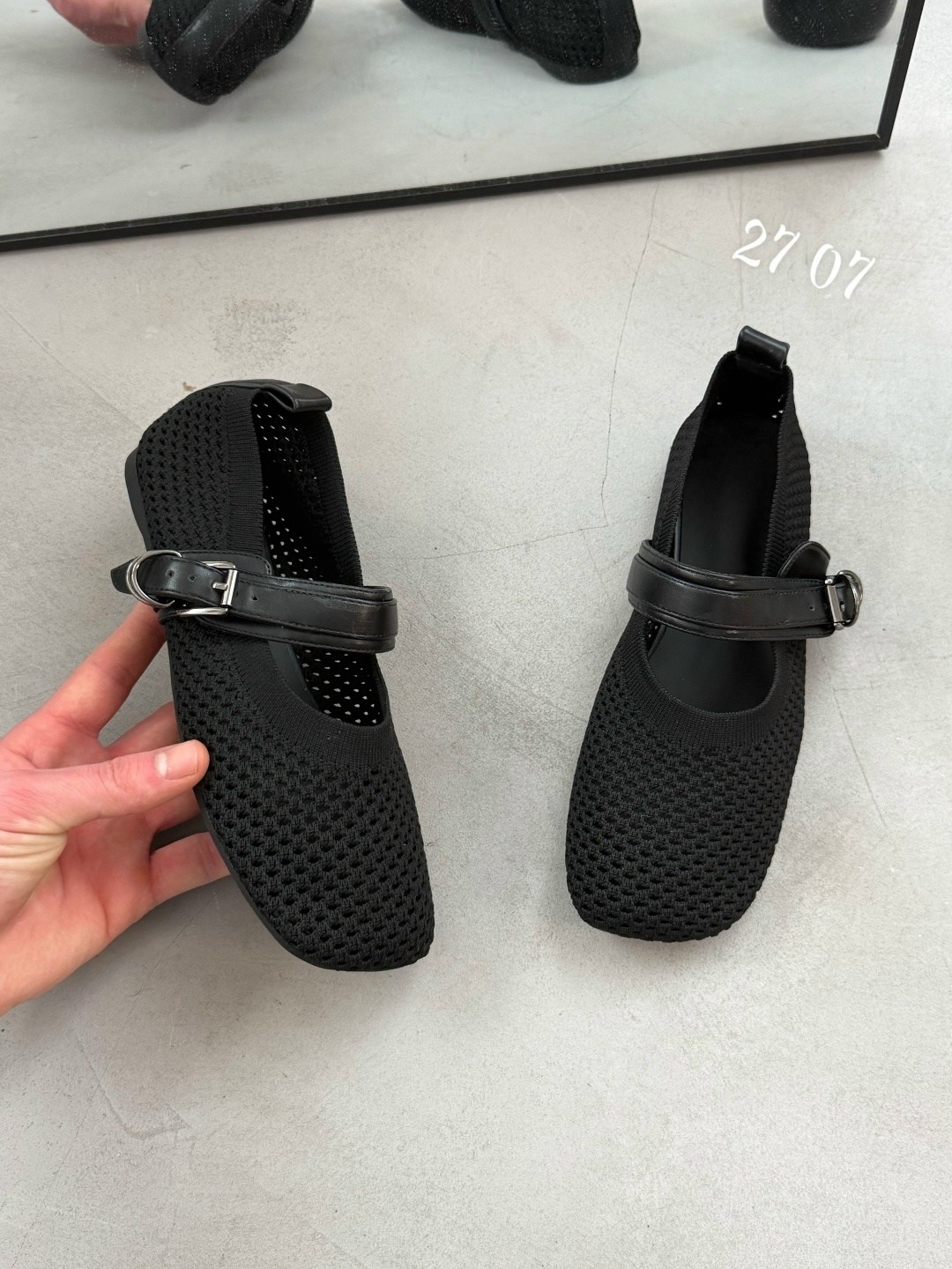 ,женские туфли на плоской подошве,туфли на плоской подошве,босоножки с перфорацией,туфли мэри джейн