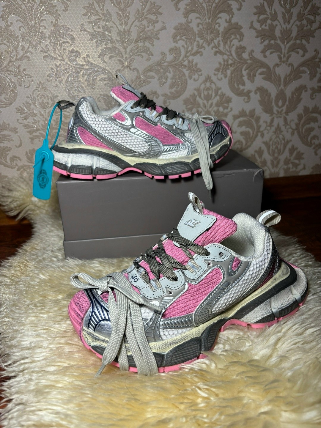 кроссовки женские balenciaga,серо-розовые женские кроссовки 3xl balenciaga,женские кроссовки balenciaga 3xl серебристые с розовым,кроссовки balenciaga,