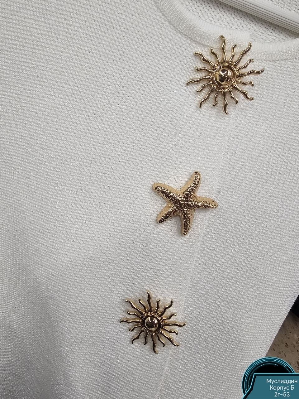 женский свитер,свитер с вышивкой,,джемпер с вышивкой,джемпер