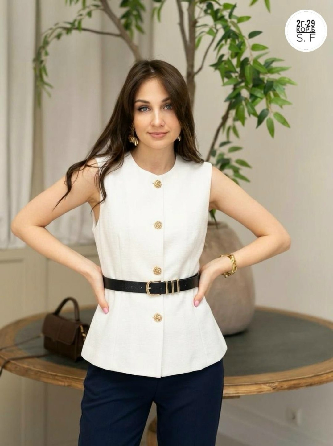 женские жилеты,женская жилетка,жилет из костюмной ткани,стильный жилет,приталенный жилет