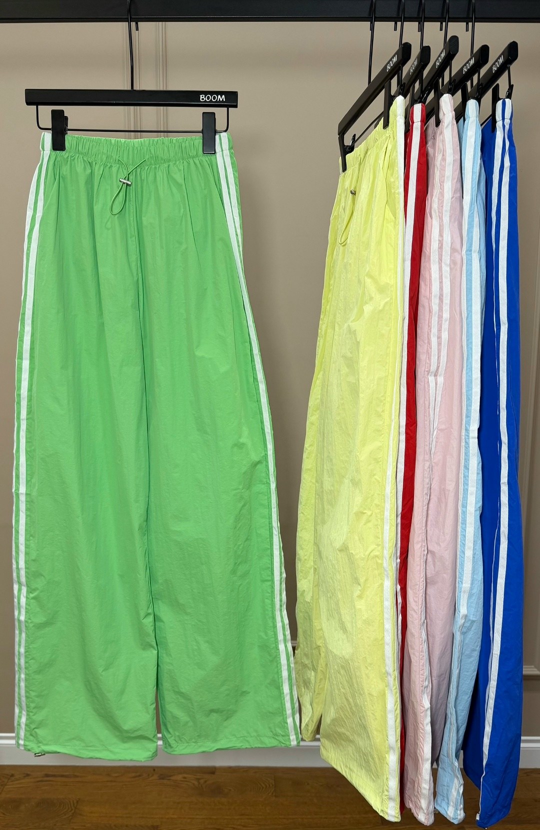 широкие брюки,брюки спортивные,повседневные брюки,брюки яркие,летние брюки