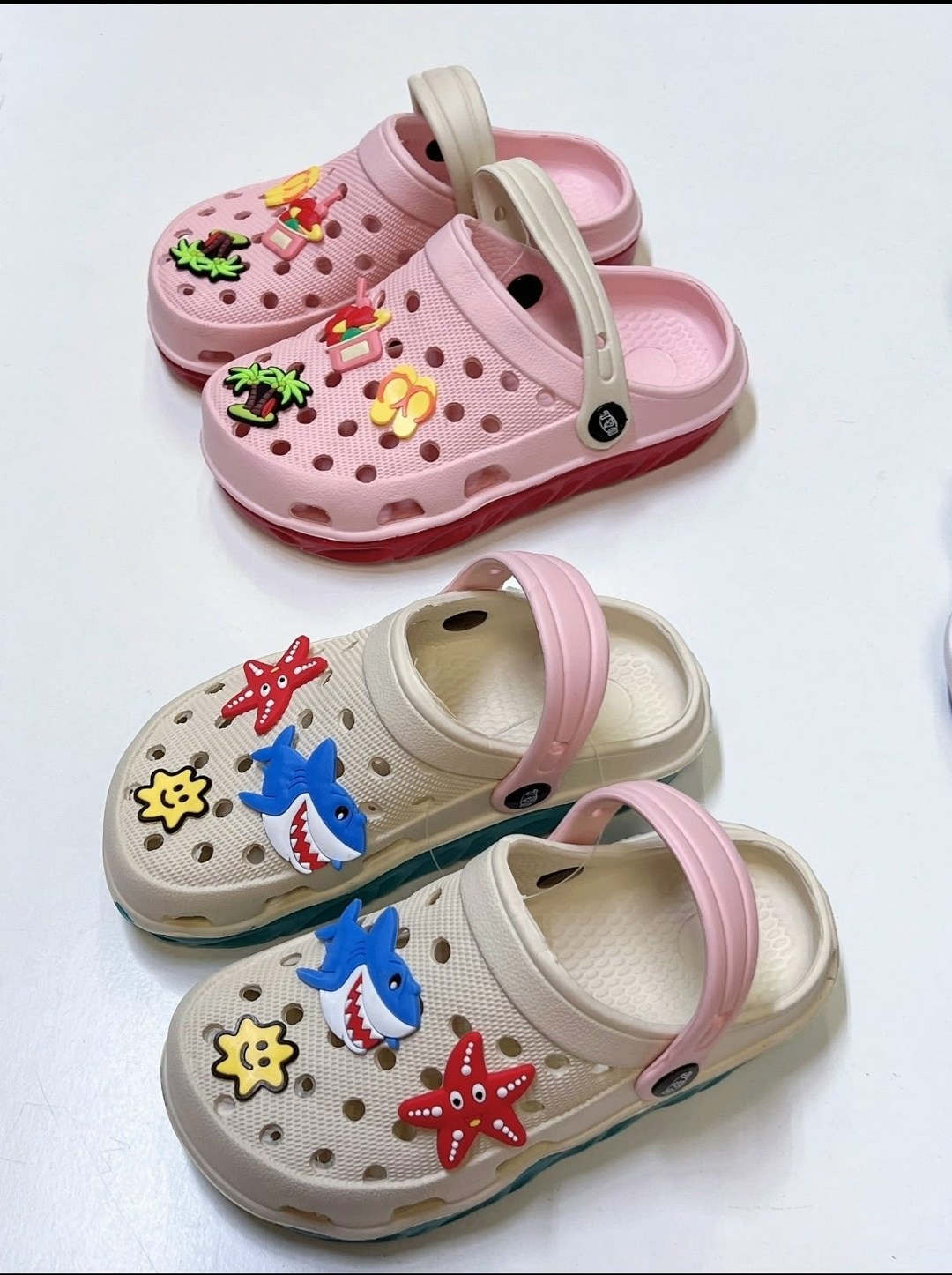 ,сланцы детские кроксы,детские кроксы,джибитсы на крокс,кроксы модные