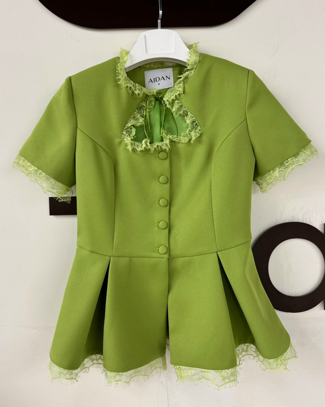 элегантные костюмы,приталенный жакет,жакет для девочек,женский костюм,костюм с юбкой