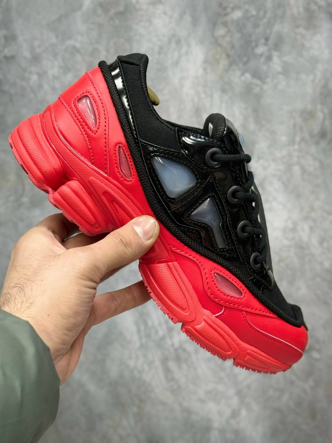 adidas ozweego 3 raf simons black scarlet,adidas by raf simons ozweego 3 красные с черным,raf simons adidas ozweego 3,raf simons x adidas ozweego iii black red,adidas raf simons ozweego 3 black red
