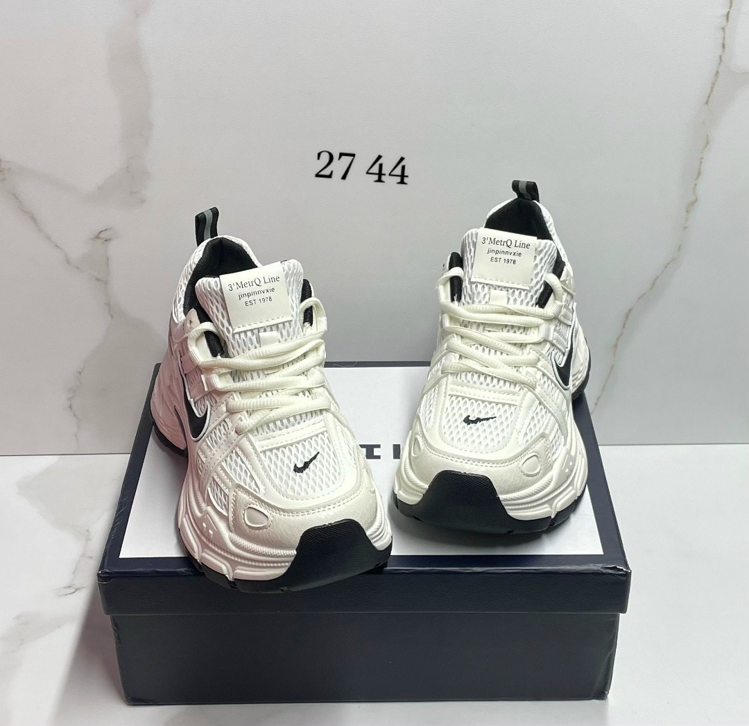 кроссовки женские,кроссовки,кроссовки для женщин,кроссовки модные,спортивный