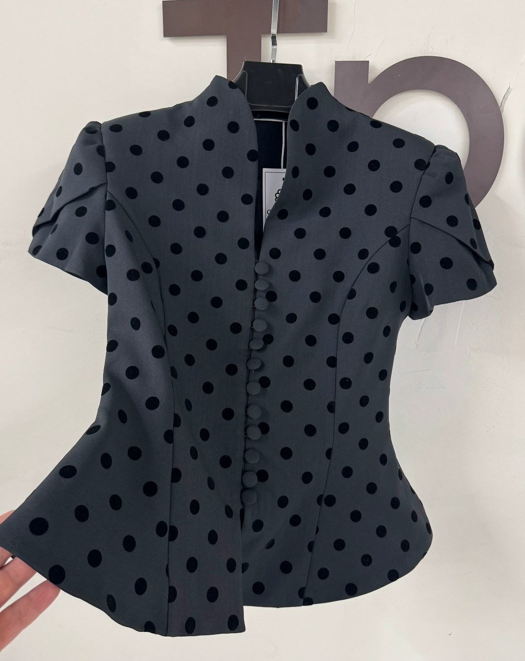 блузка с оборками,блузка стильная,женская блузка,приталенный жакет,жакет с баской