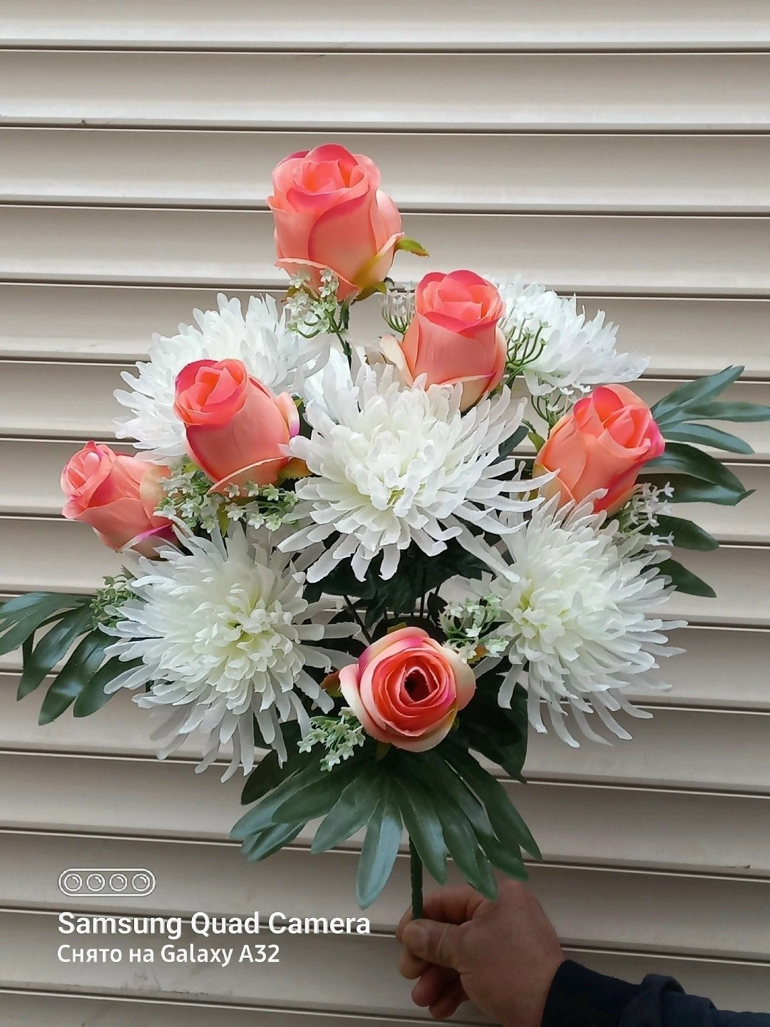 корзина ритуальная из искусственных цветов,цветами,цветочная композиция,букет композиция,желтые розы