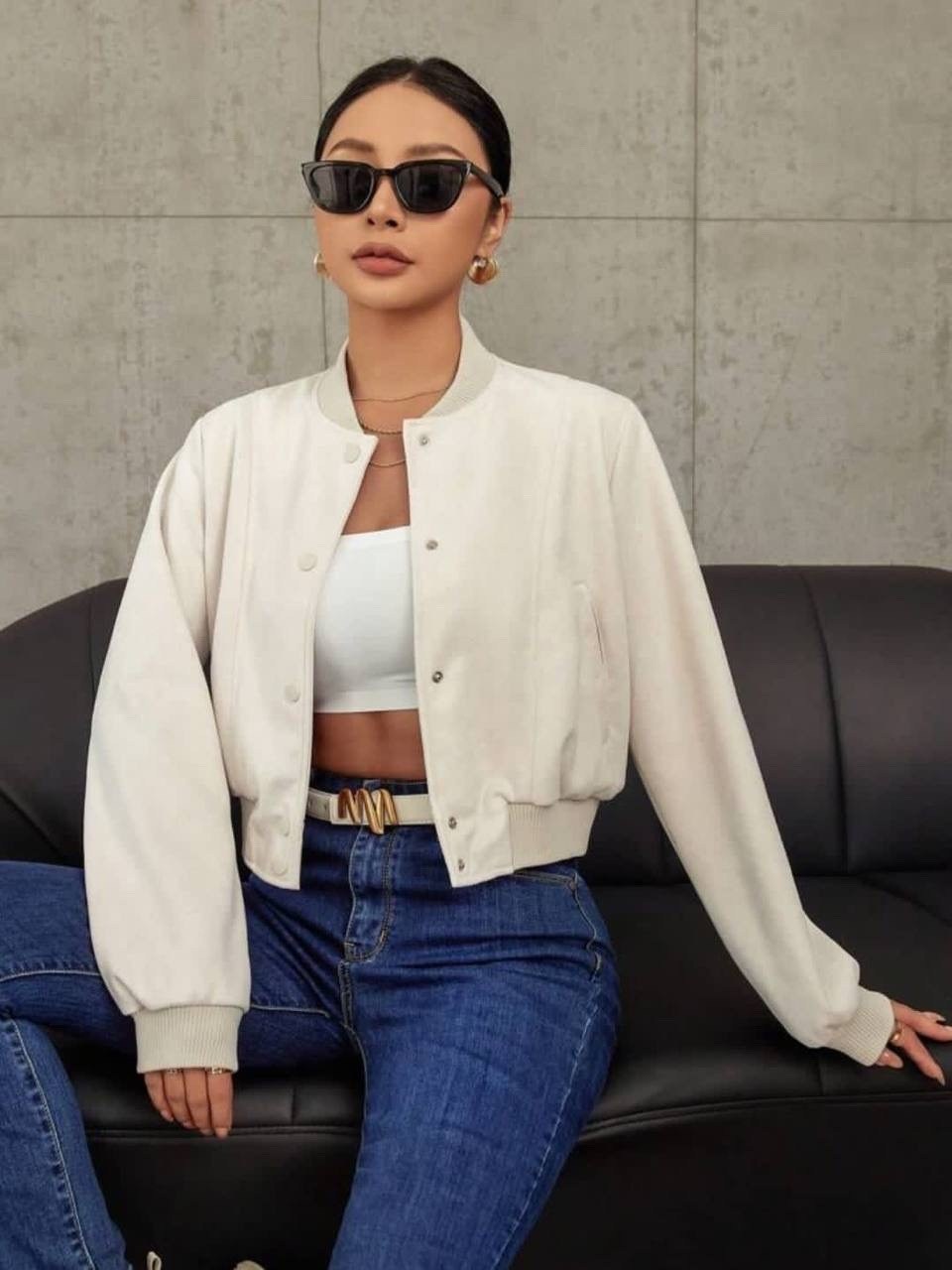 стильный бомбер,куртка бомбер,куртка женская бежевая,куртка женская молочная,куртка стильная