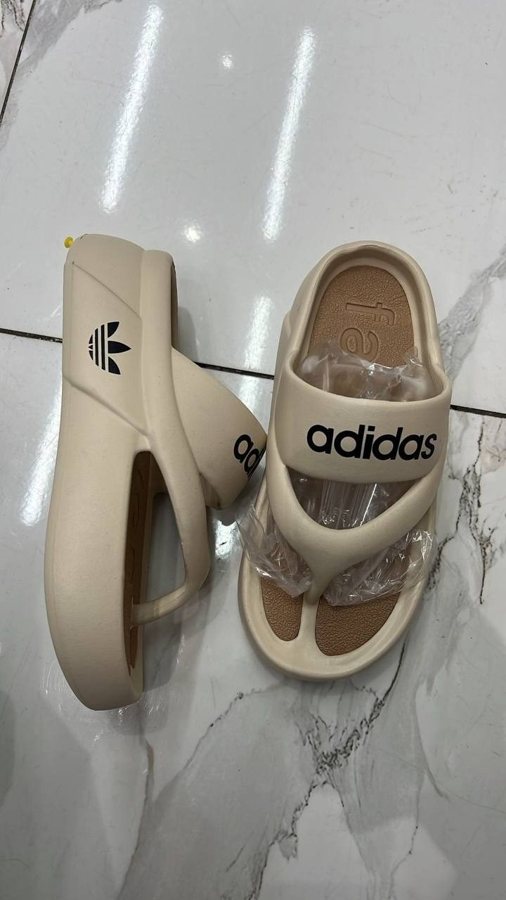 шлепанцы adidas,adidas тапочки,,adidas сланцы,шлепки женские