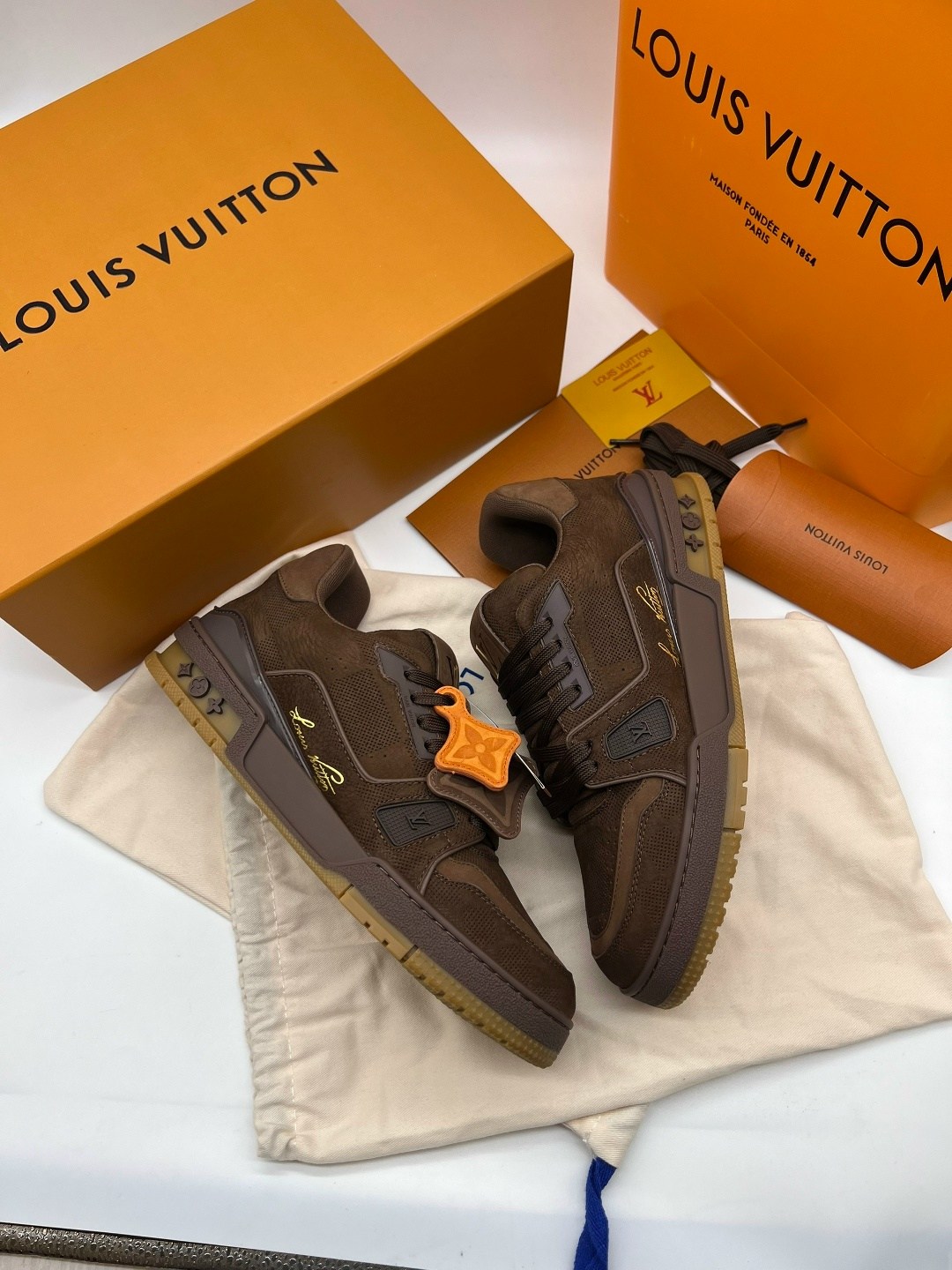 кроссовки louis vuitton trainer,louis vuitton кроссовки,кроссовки louis vuitton мужские,мужские кожаные кроссовки louis vuitton trainer серые,кроссовки луи виттон trainer