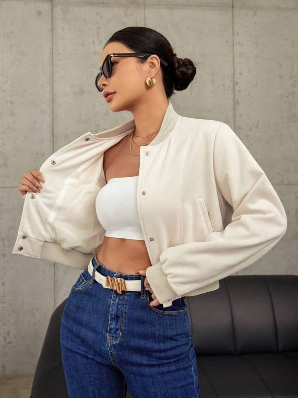 стильный бомбер,куртка бомбер,куртка женская бежевая,куртка женская молочная,куртка стильная