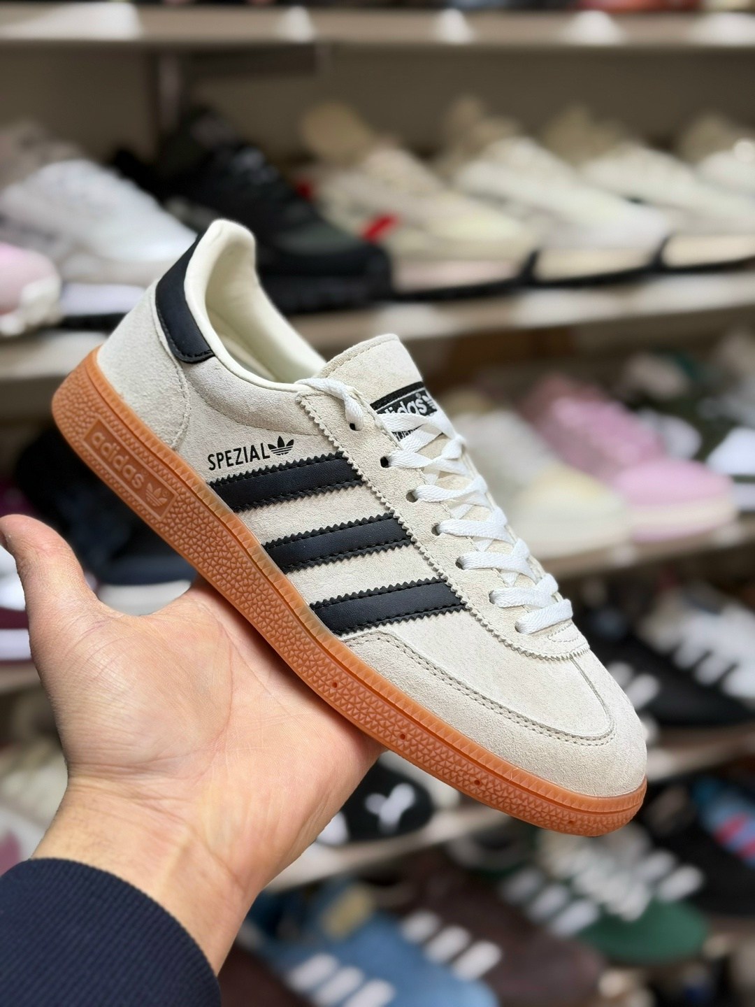 кроссовки adidas spezial,adidas handball spezial,adidas originals handball spezial,кроссовки adidas handball spezial,adidas кроссовки handball spezial w earth strata off white