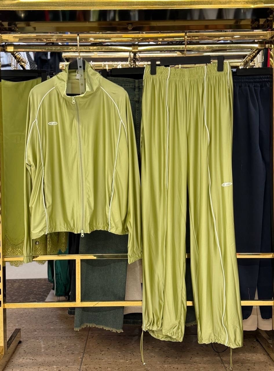 велюровый спортивный костюм,велюровый костюм,велюровый костюм женский,спортивный костюм женский велюровый,велюровый костюм с короткой толстовкой issa plus