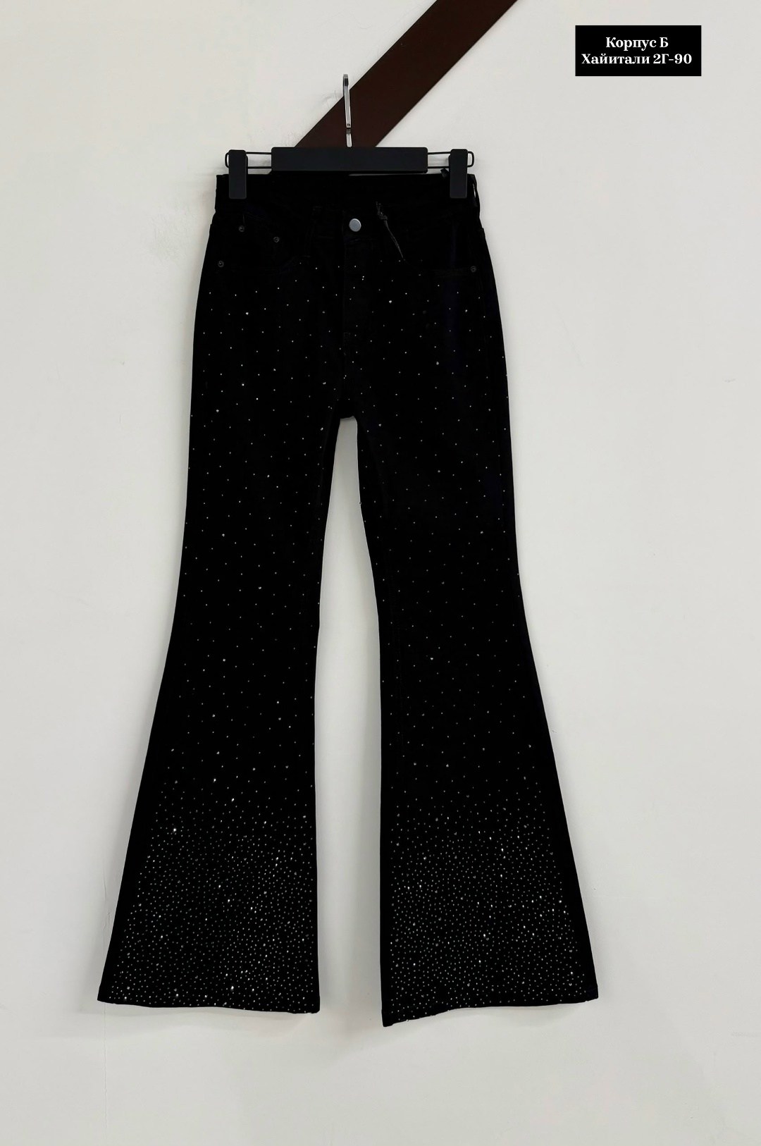 женские джинсы со стразами,джинсы в стразах,женские джинсы,джинсы женские zolla 22333710v06199d0 черные,джинсы для девочек клеш