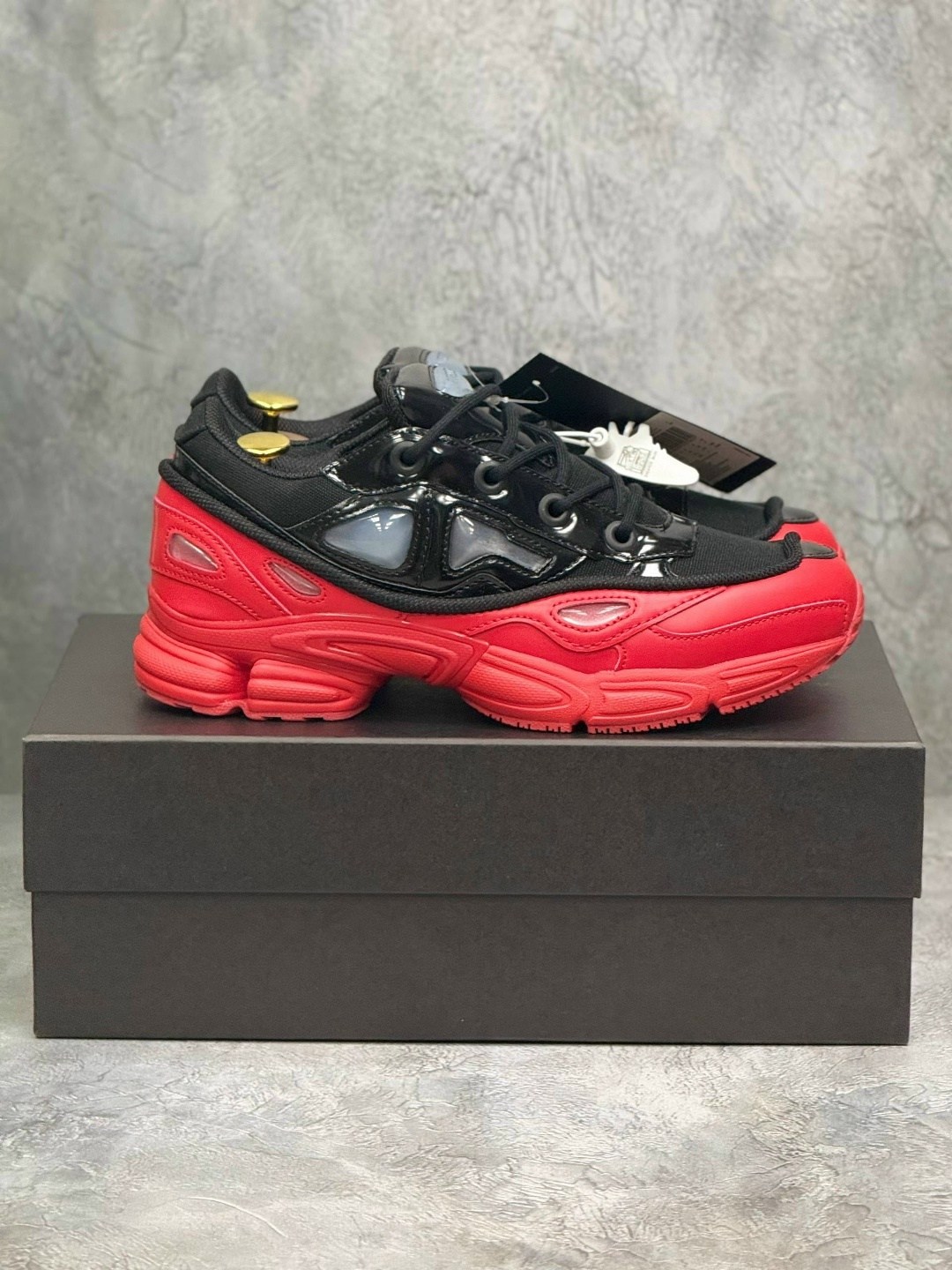 adidas ozweego 3 raf simons black scarlet,adidas by raf simons ozweego 3 красные с черным,raf simons adidas ozweego 3,raf simons x adidas ozweego iii black red,adidas raf simons ozweego 3 black red