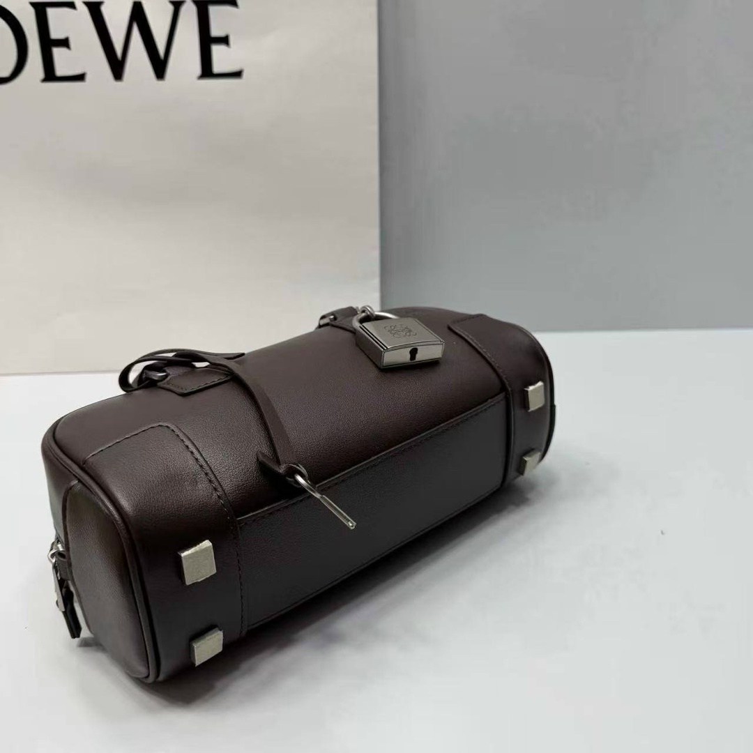 loewe сумка,сумка женская loewe кожаная с ручками,сумка женская loewe,сумка loewe классическая,сумка женская loewe из натуральной кожи