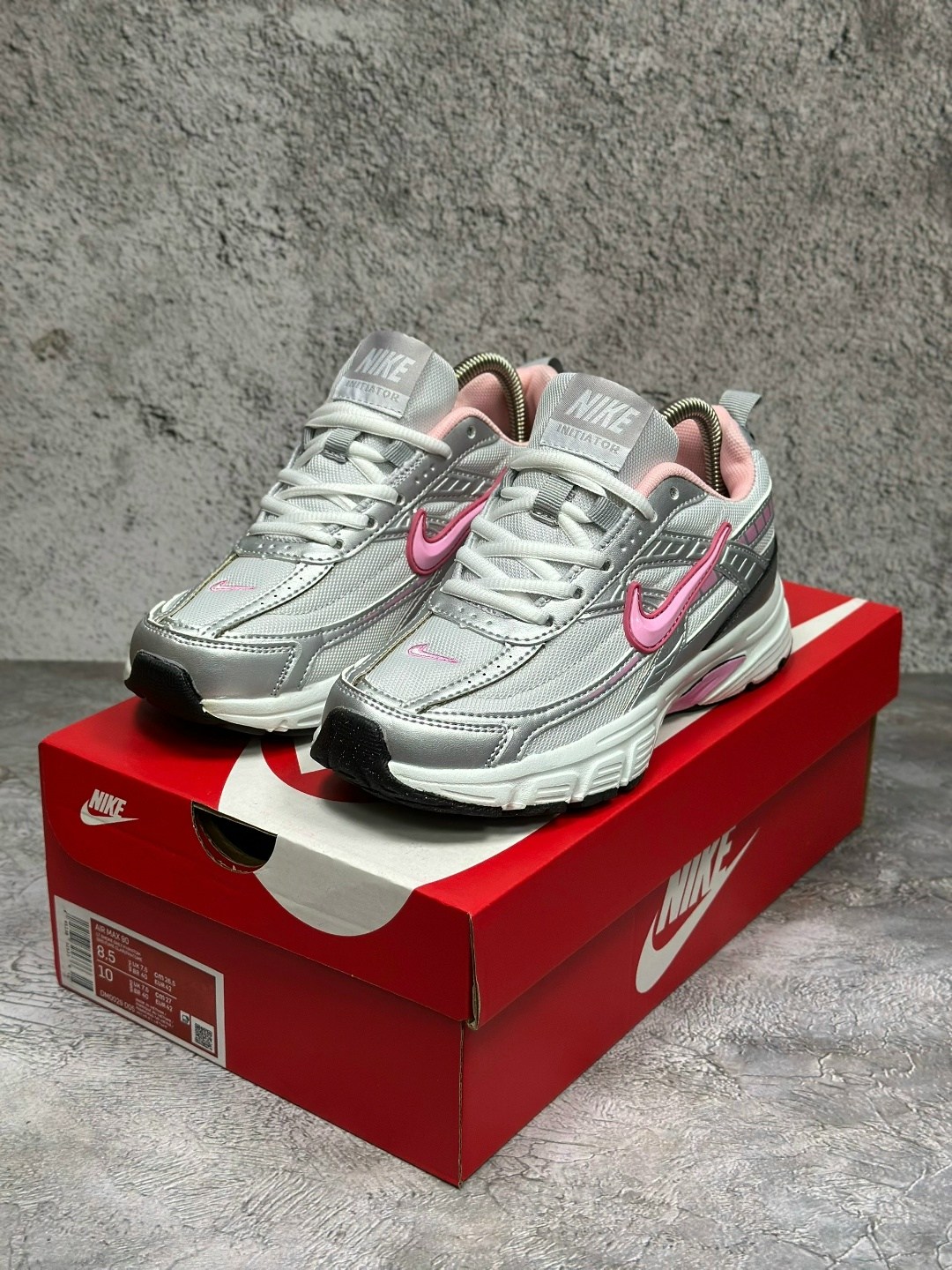 кроссовки nike initiator,женские беговые кроссовки initiator от finish line nike белый,кроссовки nike,кроссовки женские nike initiator белые,кроссовки