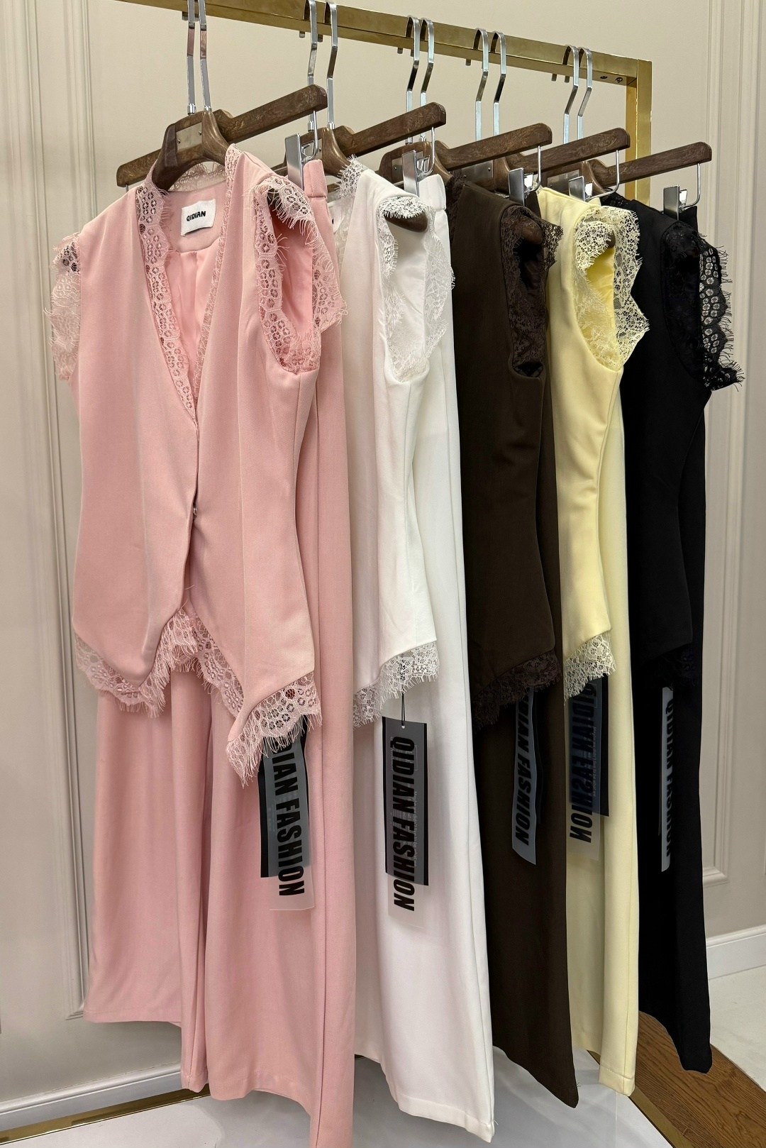 пижама тройка из натурального шёлка mia-amore fellini 3916 пудра,пижамный женский комплект с брюками mia-amore "windsor" 3886 пудра,пижама из натурального шелка с кружевом mia-amore windsor 3886 пудра