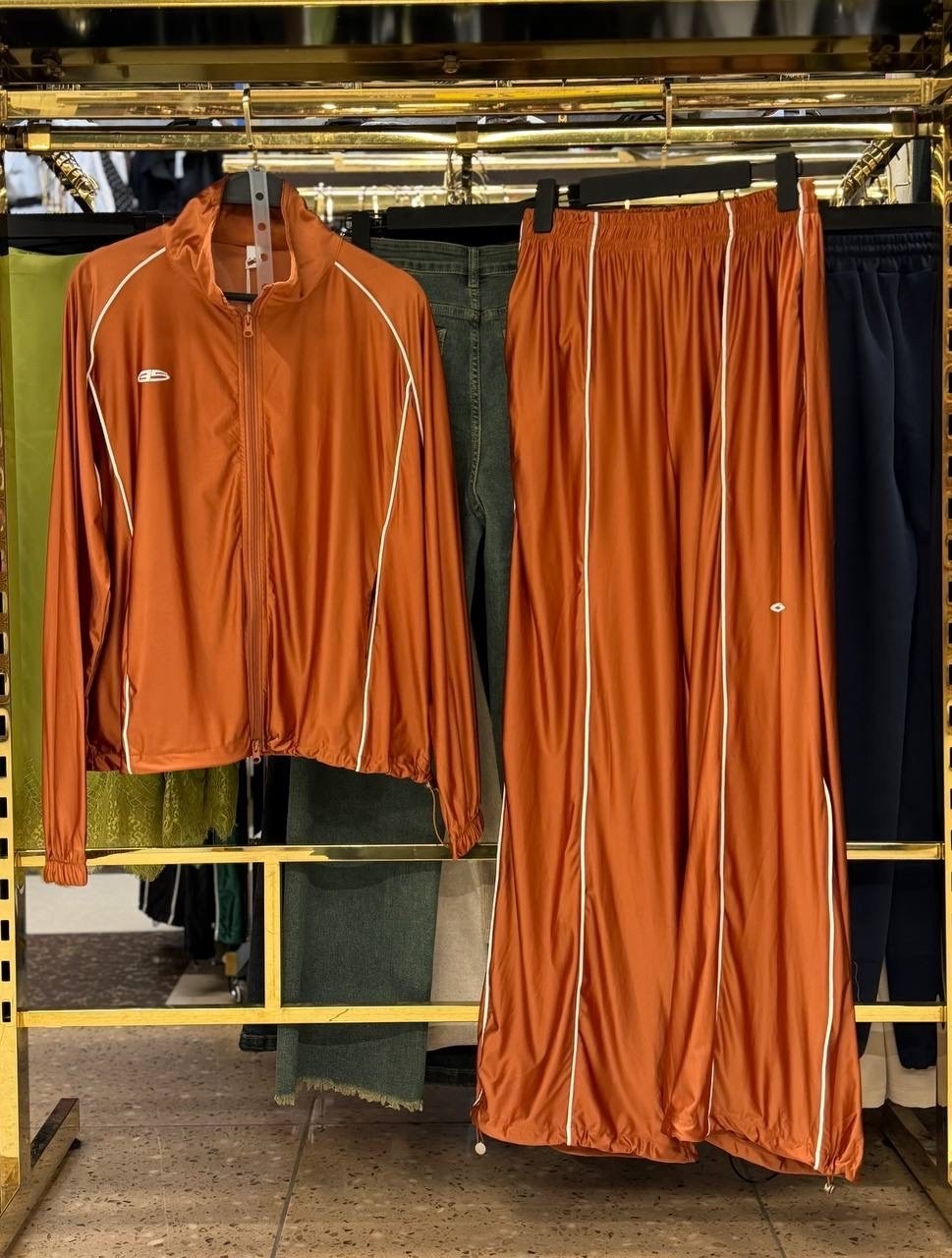 велюровый спортивный костюм,велюровый костюм,велюровый костюм женский,спортивный костюм женский велюровый,велюровый костюм с короткой толстовкой issa plus