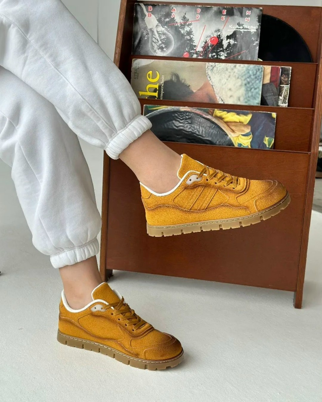 ,оранжевые кроссовки,женские кроссовки,кросовки женские,спортивные кроссовки