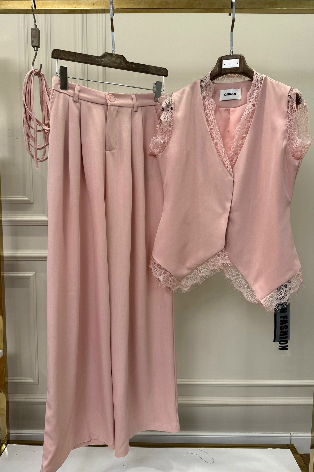 пижама тройка из натурального шёлка mia-amore fellini 3916 пудра,пижамный женский комплект с брюками mia-amore "windsor" 3886 пудра,пижама из натурального шелка с кружевом mia-amore windsor 3886 пудра