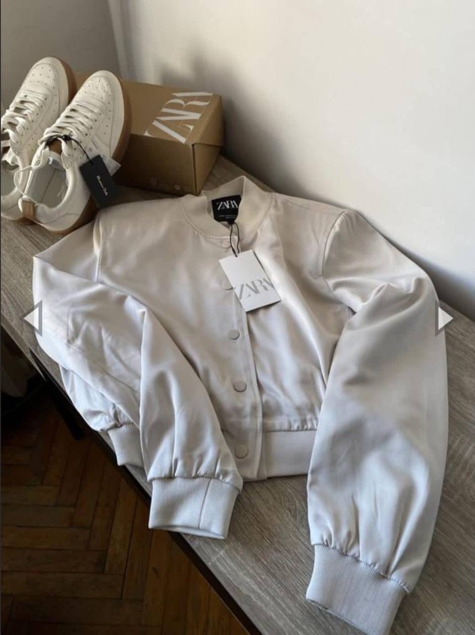 стильный бомбер,куртка бомбер,куртка женская бежевая,куртка женская молочная,куртка стильная