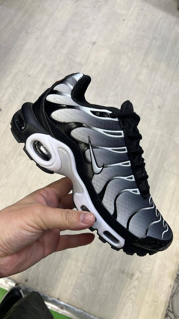 nike air max plus black metallic silver,кроссовки nike air max tn plus,nike air max tn plus,nike air max plus,кроссовки nike air max tn plus ultra белые с серым
