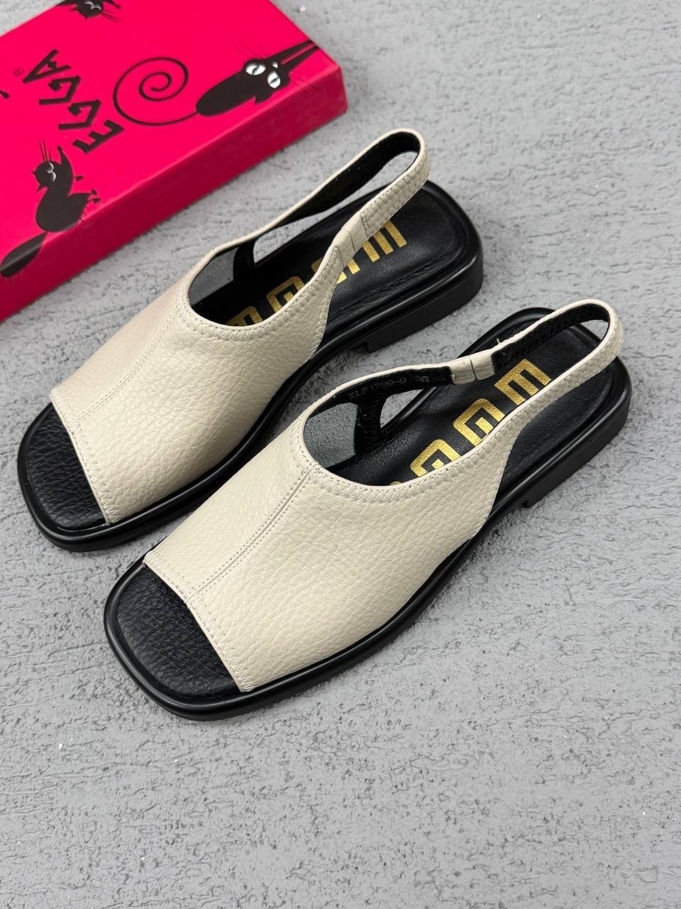 тапочки кожаные,модные тапочки,женские шлепанцы,тапочки на плоской подошве,