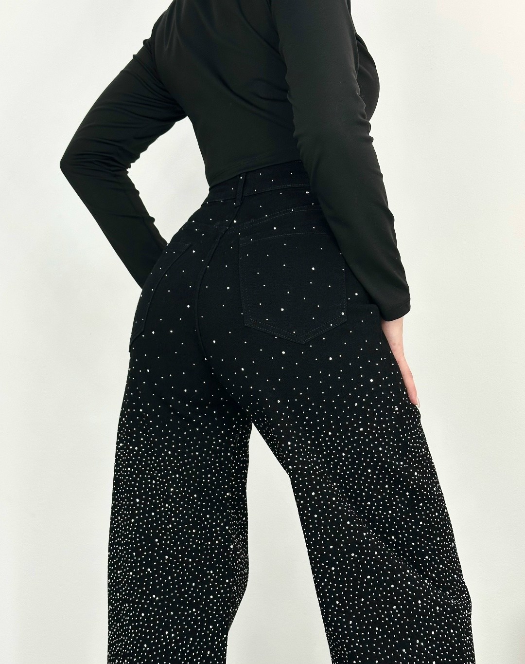 джинсы со стразами,женские джинсы со стразами,джинсы со стразами в золла,джинсы широкие трубы со стразами,джинсы прямые со стразами черные le o 222675248
